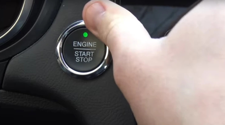 Водіям нагадали про непомітну кнопку в авто, яка знижує витрату палива на 12%